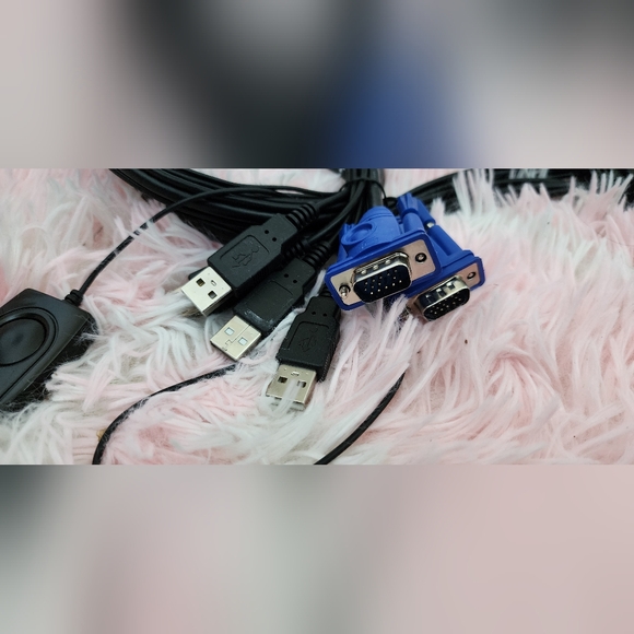 Tripp Lite 2-Port USB VGA Cable KVM Switch with Cables & USB Peripheral Sharing - Picture 2 of 12